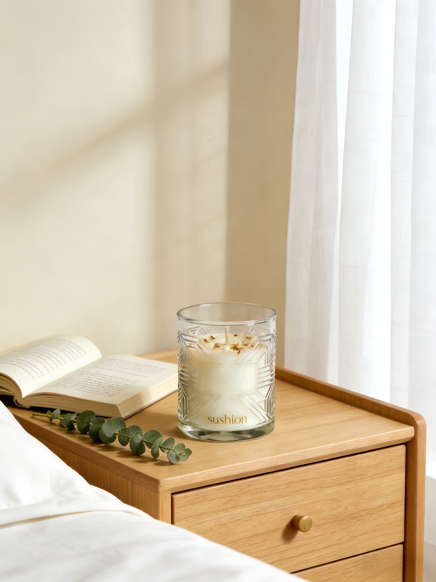 Fir & Amber Embossed Glass Candle with 24K Gold Flakes